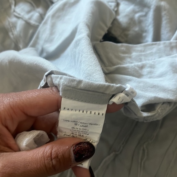 PotteryBarn || Queen Duvet Cover & 2 Standard Pillow Cases - Picture 2 of 6